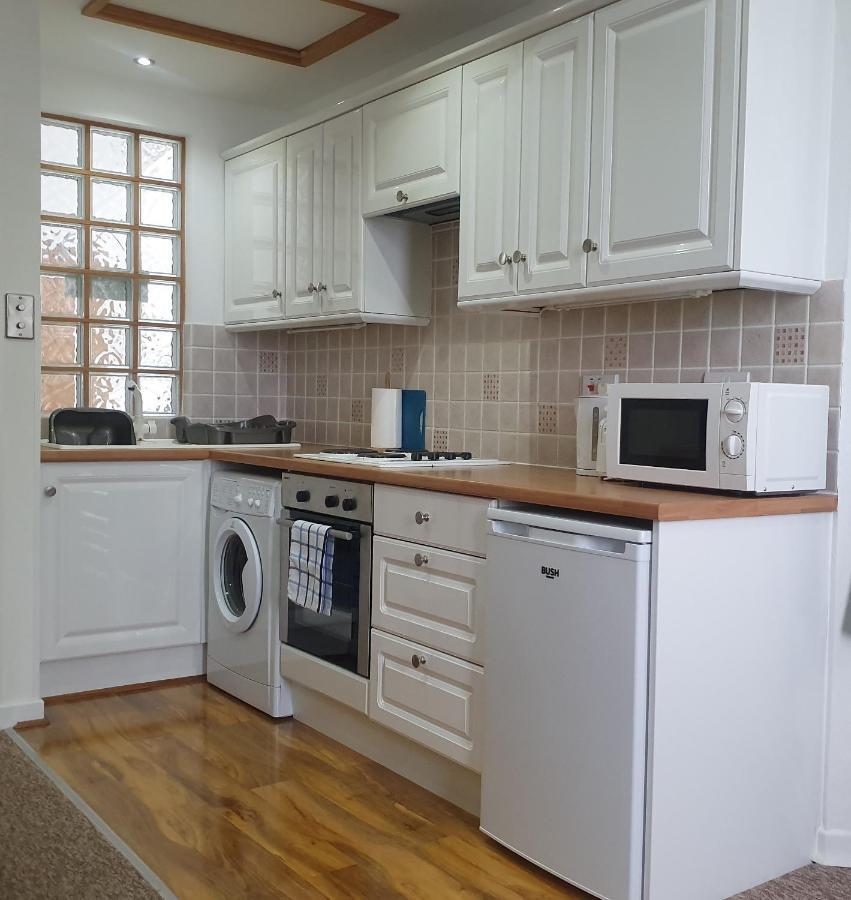 A Beautiful Apartment With Stunning Sea Views & Private Balcony Μπόρνμουθ Εξωτερικό φωτογραφία