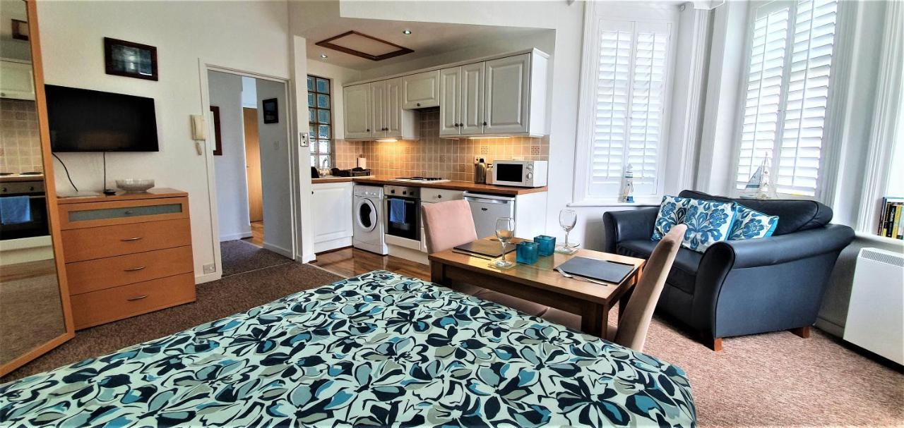 A Beautiful Apartment With Stunning Sea Views & Private Balcony Μπόρνμουθ Εξωτερικό φωτογραφία