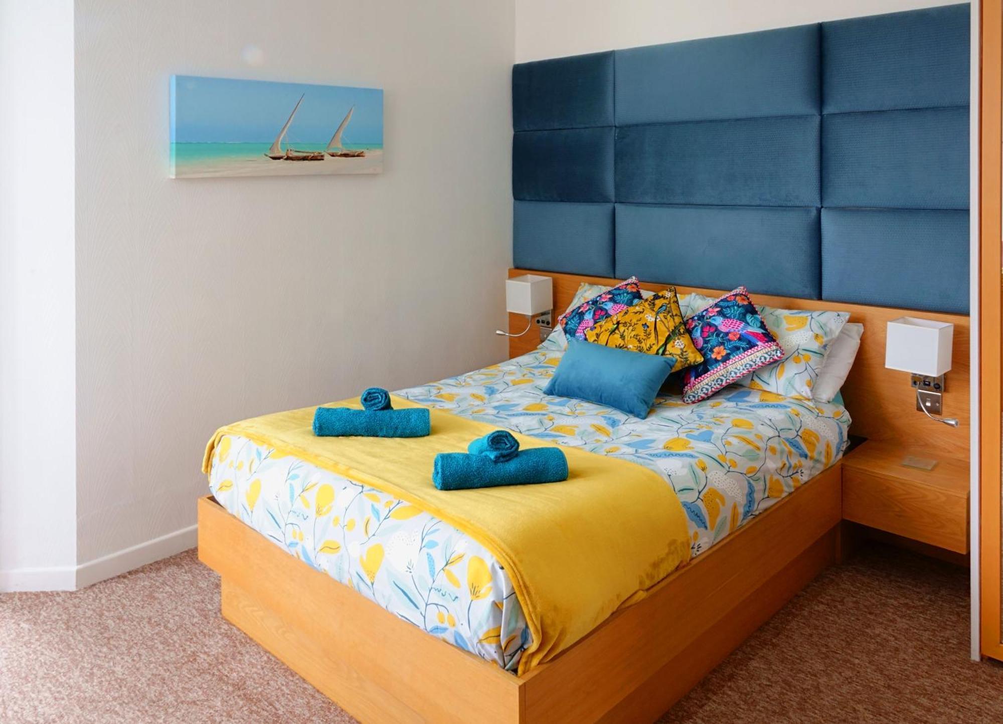 A Beautiful Apartment With Stunning Sea Views & Private Balcony Μπόρνμουθ Εξωτερικό φωτογραφία